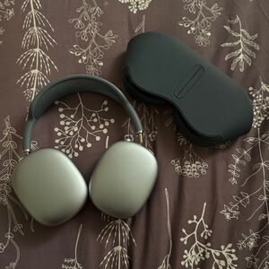 Apple AirPod Max Headphones